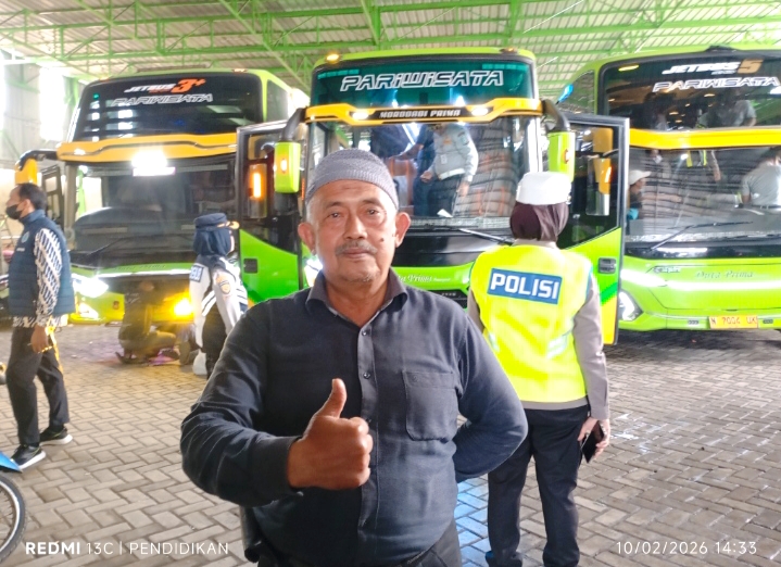 Salah satu Driver Senior di Bus Pariwisata Duta Prima, Jumain
