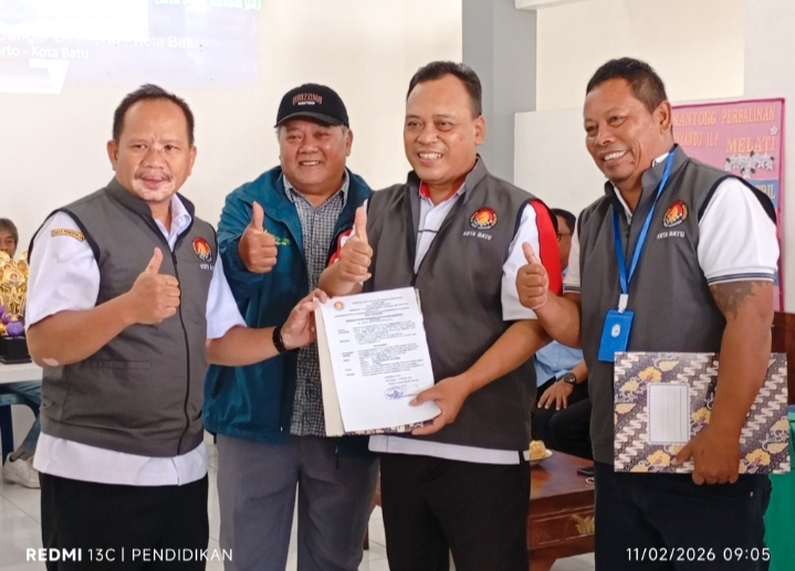 Ketua Umum Percasi ketika menerima 
