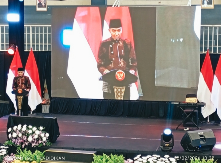 Camat Batu ketika memaparkan beberapa usulan dari berbagai desa dan kelurahan se Kecamatan Batu