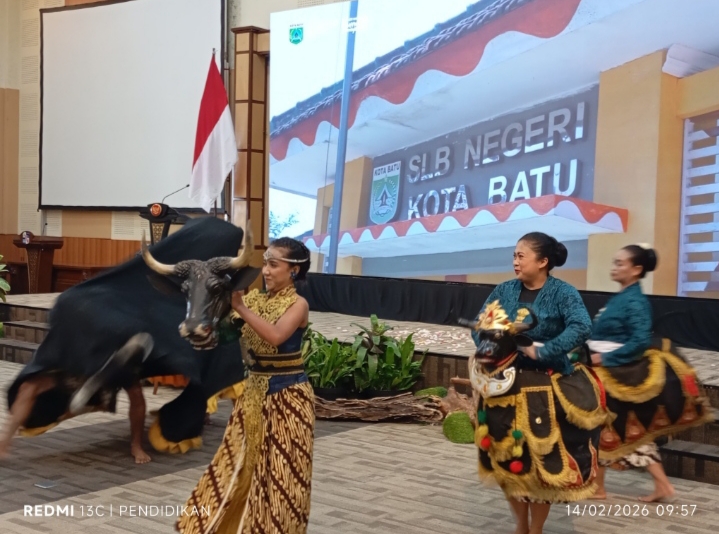 Penari Sanduk Modern dengan kompaknya dan semangat dalam setiap penampilanya