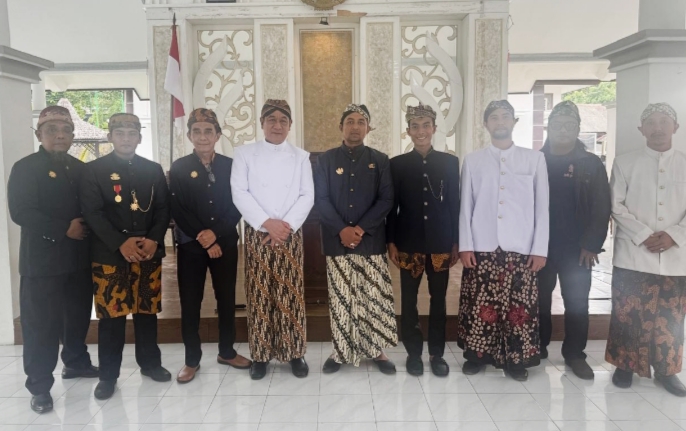 Ketika dengan Bupati pamekasan juga kerabat kraton pamekasan juga kraton sumenep