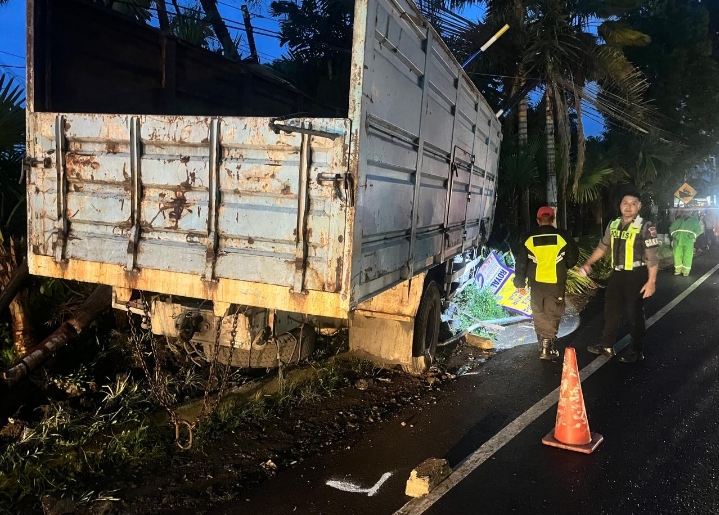 Sore Mencekam di Kota Batu, Truk Diduga Rem Blong Tabrak 4 Kendaraan, 1 Pengendara Tewas