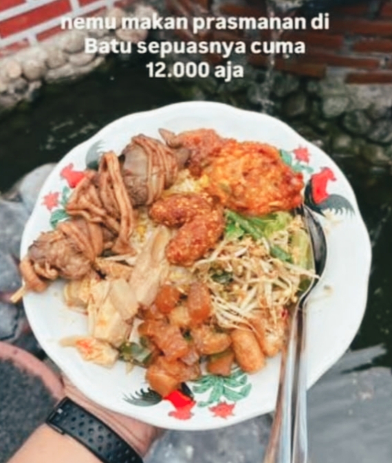 Menu prasmanan yang sangat terjangkau bulan Ramadhan