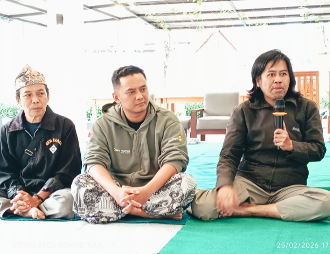 Haris El Mahdi, mewakili Gus Durian Kota Batu, ketika menjelaskan perihal kegiatan buka bersama di Biara Karmel Kota Batu. 