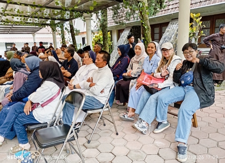Tampak pengurus Gus Durian dan anggotanya bersama para suster suster 
