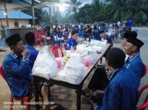 Santunan Anak Yatim dan Buka Bersama, Paguyuban Arema Muara Badak Tebar Kebahagiaan di Bulan Ramadan