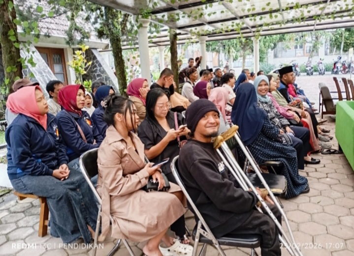 Kelompok Band Power of Disability hadir dalam acara buka bersama di Novisiat Carmel