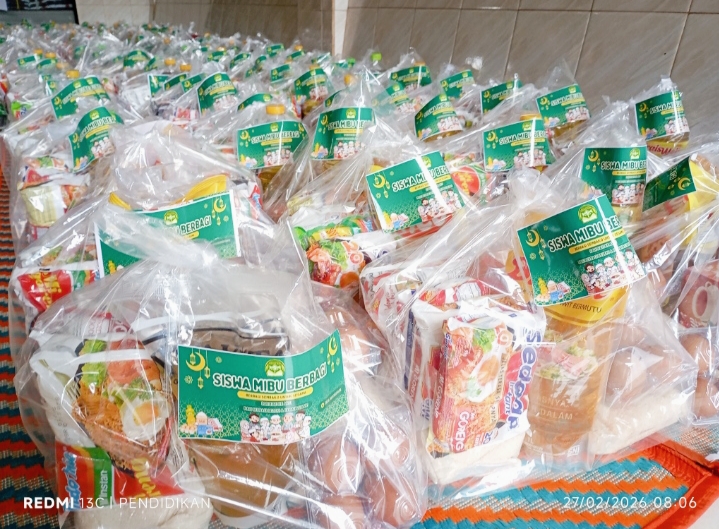 Ratusan paket sembako yang sudah siap untuk di bagikan oleh siswa siswi dan guru kepada warga sekitar