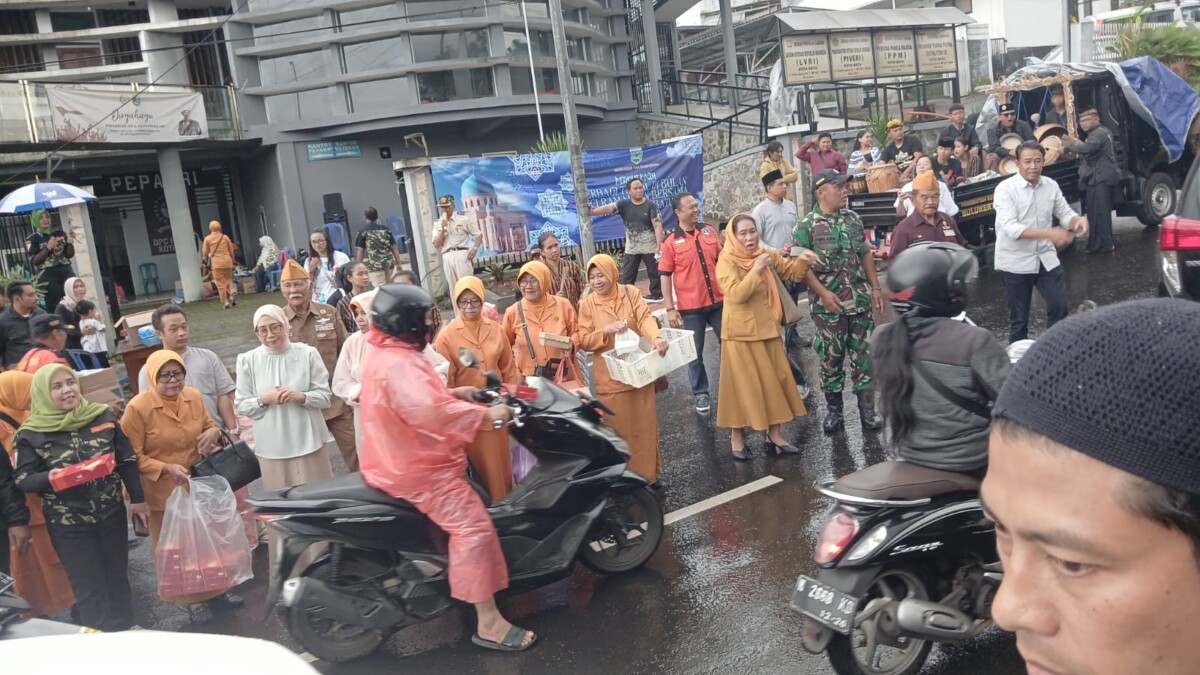 Tampak kelompok LABUNI Bumiaji ikut menyemarakkan kegiatan berbagi takjil bersama PVRI dan Ormas lainya. 