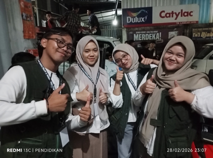 Mewakili Ketua Panitia, Ali Rokhim bersama anggota yang lainya