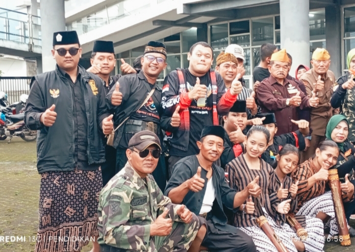 LABUNI Bumiaji ketika bersama sama dengan Ormas yang lainya seusai kegiatan berbagi takjil