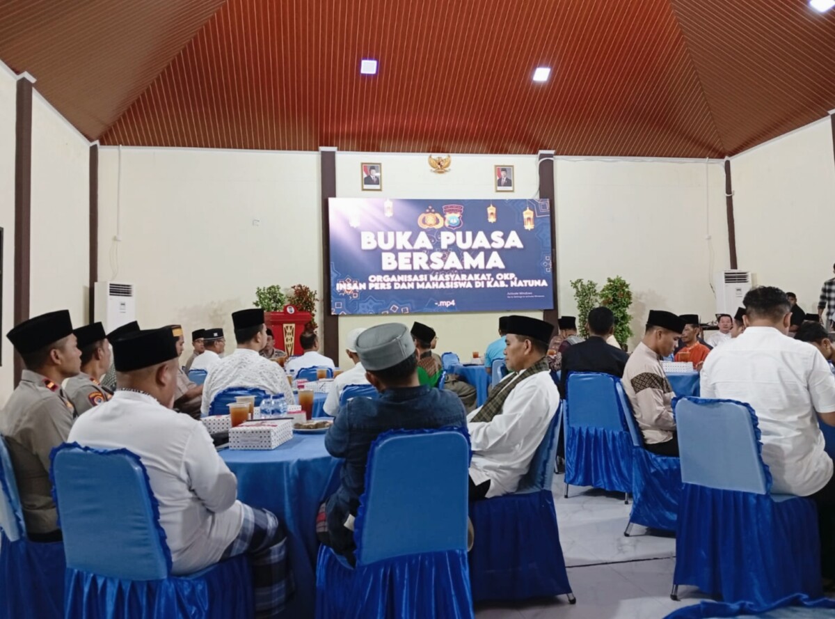 Suasana dengan penuh keakraban Kapolres beserta jajarannya bersama Ormas dan insan media dalam acara berbuka puasa bersama sama. 
