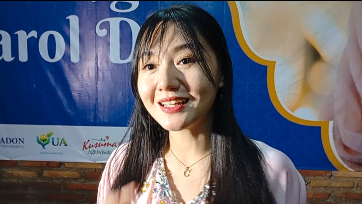 Dara cantik asli Kota Batu ketika berada di Kantor Sekretariat YUA berkolaborasi gelar berbuka puasa ramadhan bersama sama.