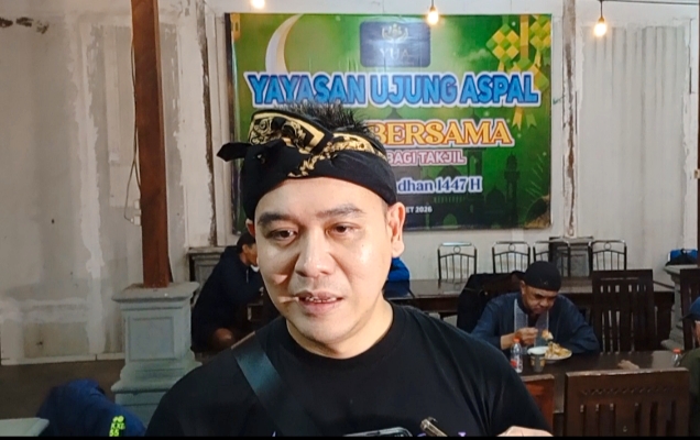 Ketua Yayasan Ujung Aspal ( YUA ) Kota Batu ketika berada di Kantor komisariat berbuka bersama sama.