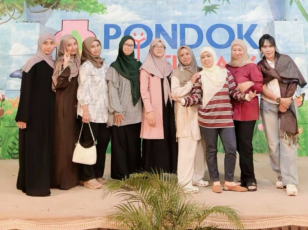 Karyawan aktif dan alumni bergabung bersama sama dalam ikatan silaturahmi yang erat di Hotel Pondok Jatim Park