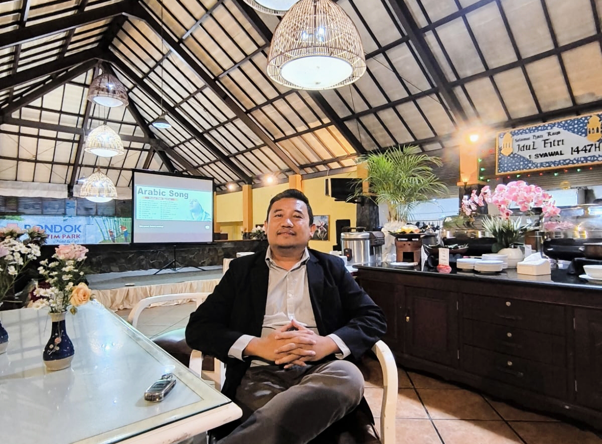 Dr. (c) Imam Khoirudin ketika berada di Hotel Pondok Jatim Park seusai Reuni dan berbuka puasa bersama sama. 