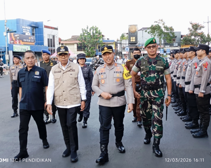 Jajaran Forkopimda ketika pengecekan kesiap siahaan pasukan dalam apel operasi Ketupat 2026.