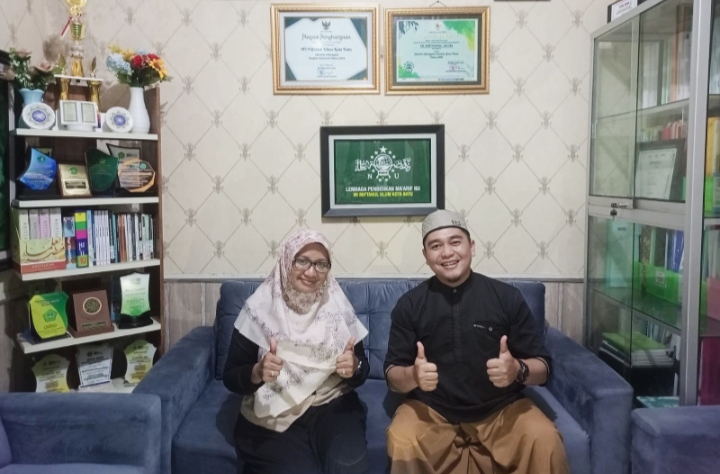 Wakasek Kesiswaan MI Miftahul Ulum ketika di kantor