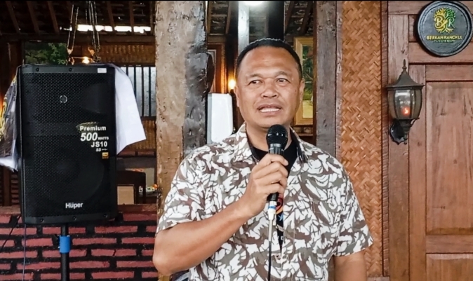 Camat Bumiaji, Thomas Mandi,S.Sos ketika memberikan sambutanya didalam acara berbuka bersama