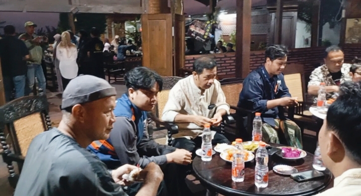 Tempat para undangan berbuka puasa bersama sama. 