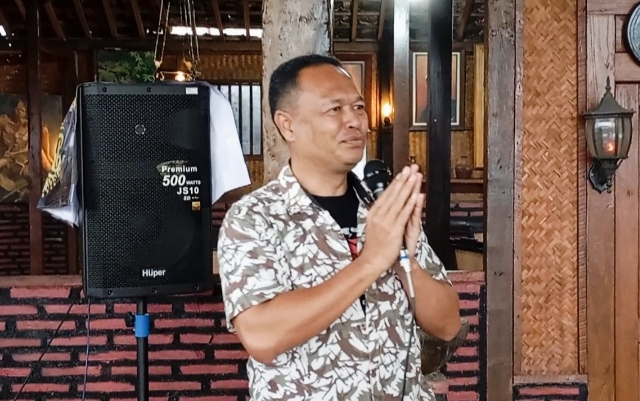 Camat Bumiaji, Thomas Maydo,S.Sos ketika berikan sambutan yang di Berkah Rangkul. 