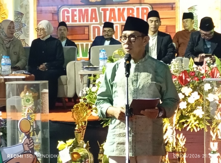 Wali Kota Batu, Nurochman ketika memberikan sambutanya dihadapan masyarakat di tanah kelahirannya. 