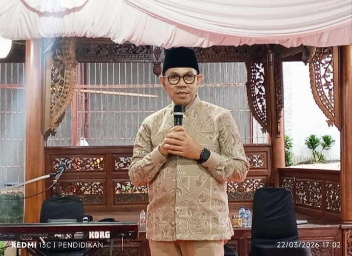 Wali Kota Batu, Nurochman ketika memberikan sambutanya dalam acara open house Idul Fitri 1447 Hijriah