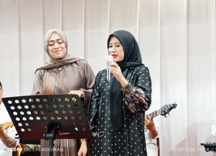 Ketika IBu Wakil Wali Kota Batu menyuguhkan beberapa lagu di acara open house 1447 Hijriah