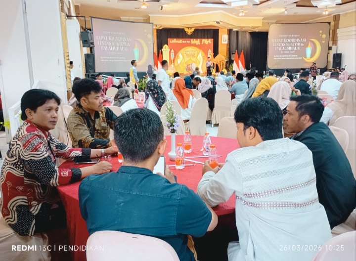 Tampak suasana peserta guyub rukun didalam kegiatan halal bihalal. 