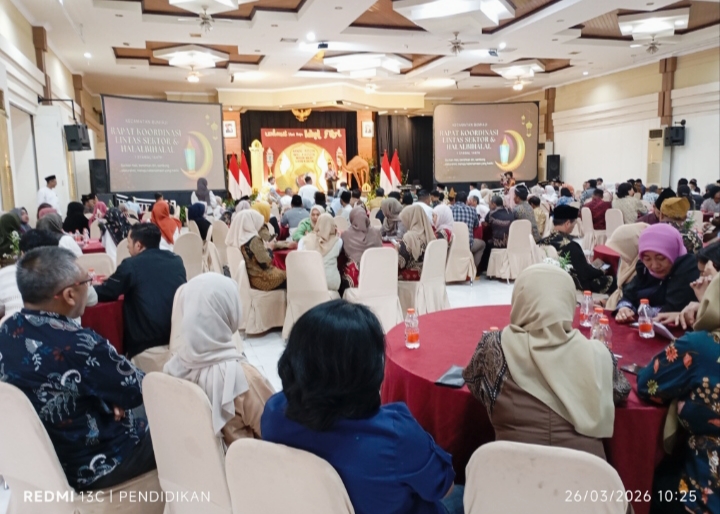 Suasana 350 peserta penuh keakraban pada acara halal bihalal Kecamatan Bumiaji. 