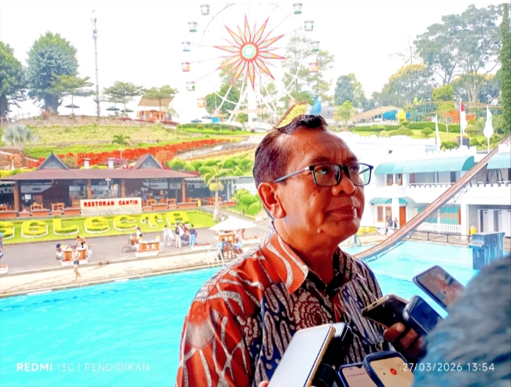 Direktur Taman Rekreasi Selecta, Pramono ketika memberikan keteranganya ke awak media.