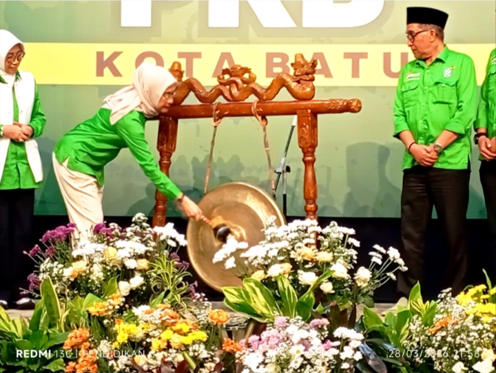 Pemukulan Gong oleh Wakil Ketua Komisi VI DPR RI, Anggia Ermarini, sebagai tanda di mulainya Muscab PKB 2026.