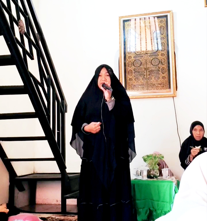 Umik Elisa ketika memberikan tausyiahnya dihadapan para hadirin dalam acara halal bihalal 1447 Hijriah. 