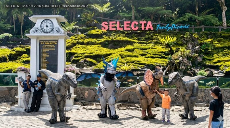 Wahana Dino Kostum di Selecta Batu Jadi Spot Foto Favorit Wisatawan 2026