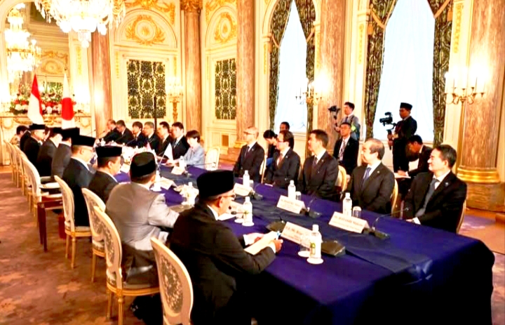 Suasana pertemuan bilateral Indonesia Jepang di Istana Akasaka Tokyo antara Presiden Prabowo dan PM Sanae Takaichi membahas kerja sama maritim dan investasi Blok Masela.