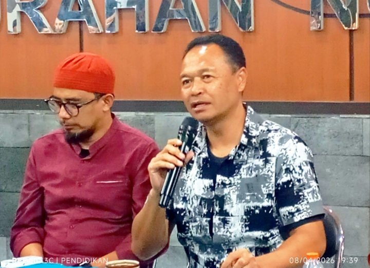 Pembina Forum Rumah Kumpul Generasi Muda Papua Kota Batu, Thomas Maydo ketika memberikan arahan arahanya.