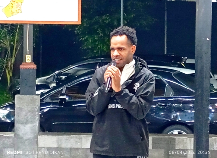 Salah satu mahasiswa di Universitas di Kota Malang dalam sesi perkenalan ajang silaturahmi.