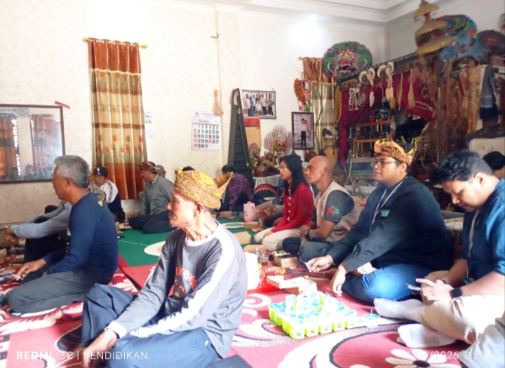 Lembaga Adat Desa Bulukerto hadir dan antusias dalam mengikuti acara tersebut.