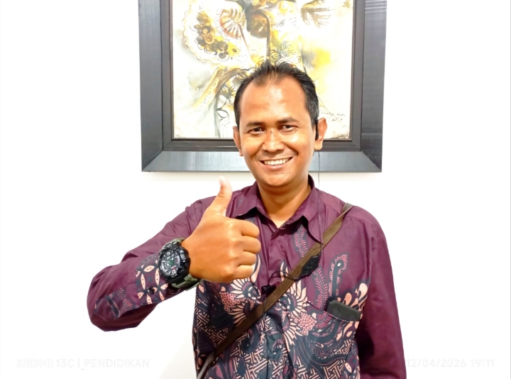 Sebagai Direktur Berkah Rangkul, Dendy ketika di salah satu ruang kantornya. 