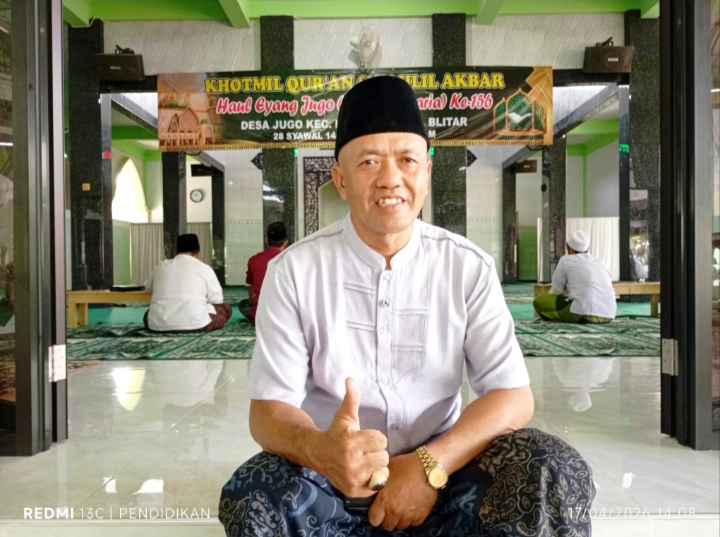 Kepala Desa Jugo ketika berada di Masjid, melakukan serangkaian kegiatan untuk memperingati Haul ke 156 Mbah Djoego. 