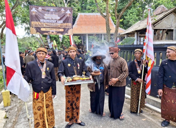 Ketua Umum Perkumpulan Pemerhati Budaya Nusantara ( PPBN ) ketika bersama para pelaku budaya di Haul Mbah Djoego ke 156.