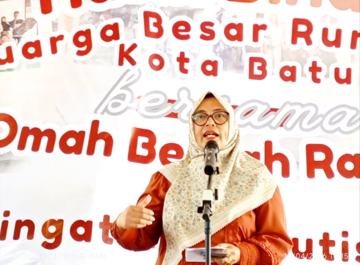 Kadinsos Kota Batu ketika memberikan sambutan sambutanya. 