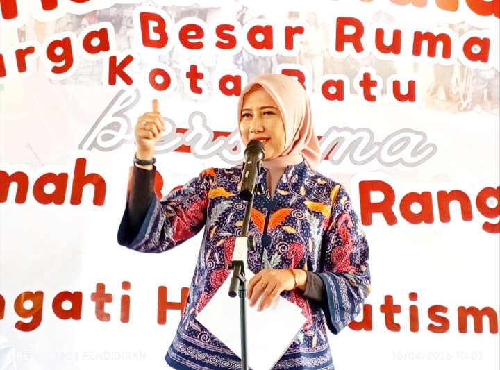 Ketua PERWOSI Kota Batu, ketika memberikan pencerahan pencerahanya