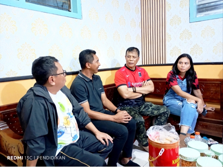 Tampak depan sebelah kiri, Ketua DPC PDI Perjuangan, Lurah Sisir, Sekretaris DPC PDI Perjuangan dan Ketua PSSI  Kota Batu. 