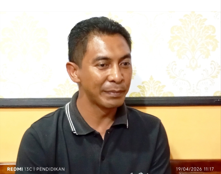 Lurah Sisir ketika memberikan apresiasinya kepada PDI Perjuangan yang telah membantu warganya dalam bedah rumah. 