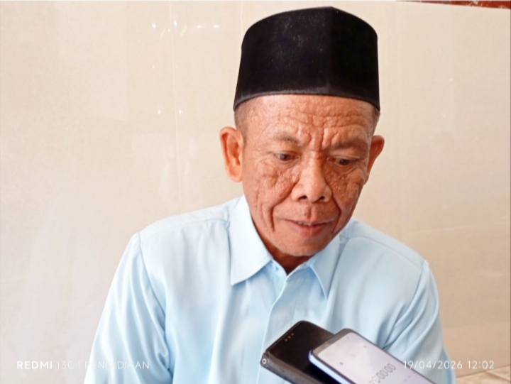 Ustad Rojad ketika memberikan pemaparanya perihal halal bihalal. 