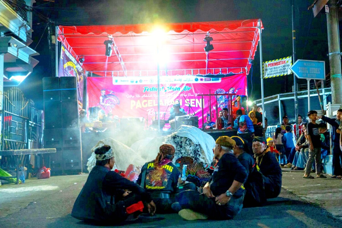 Ritual yang sakral ketika sebelum dimulainya Kesenian Jaran Dor yang di lakukan oleh para sesepuh serta tokoh masyarakat. 