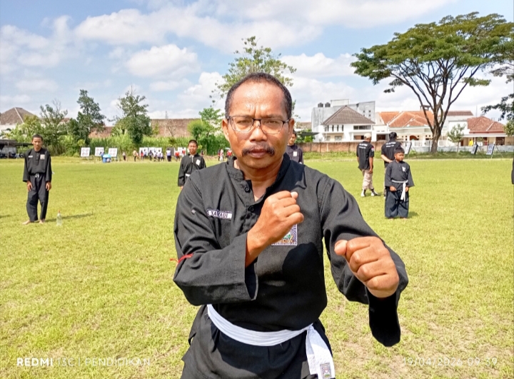 Bapak Karyadi, Sumber Pucung ketika mengikuti latihan gabungan tiga cabang di Dodikjur Rampal Malang. 