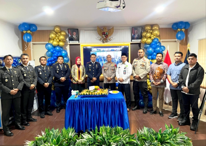 Kepala Rutan Batam ketika bersama sama seluruh jajaran yang hadir. 