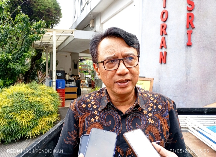 Dirut Taman Rekreasi Selecta ketika memberikan keteranganya. 